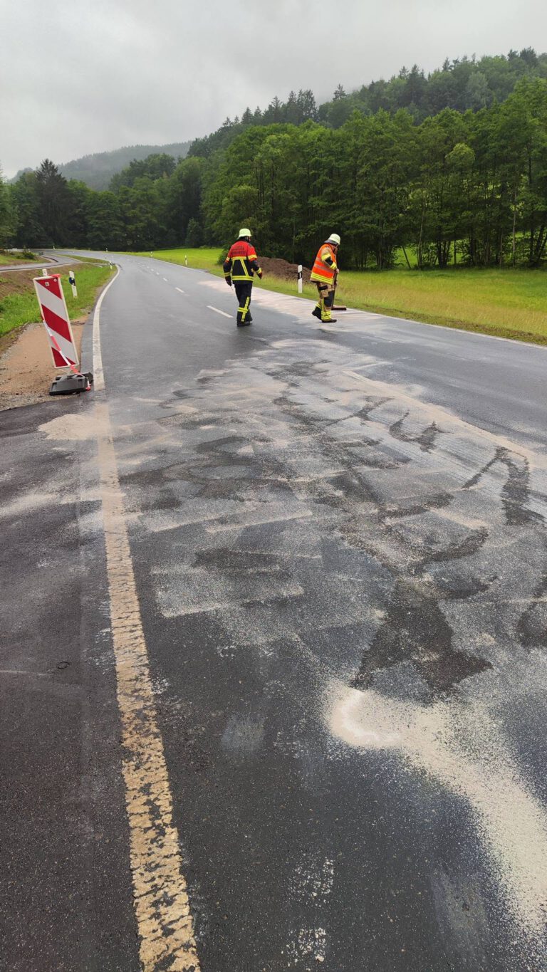 Einsatz Ölspur bei Klinglmühle
