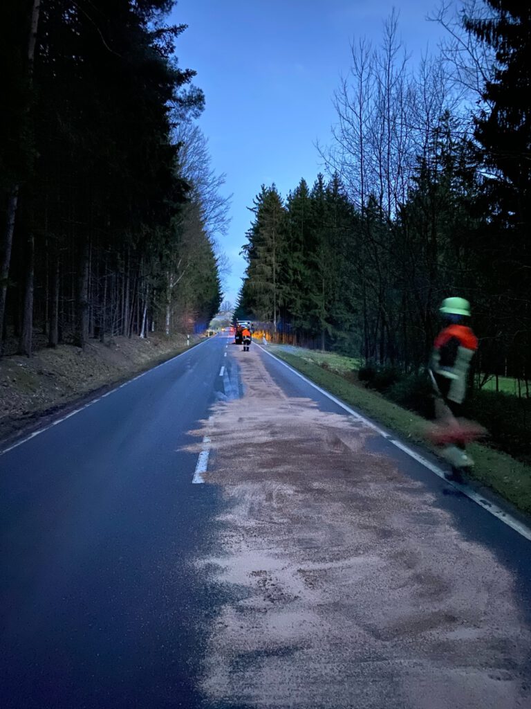 Große Ölspur zwischen Balbersdorf und Habersdorf
